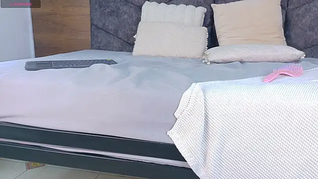 AnnieRouse   online show from April 24, 1:14 pm