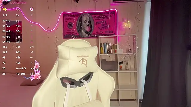 VibeVi online show from April 14, 1:33 pm