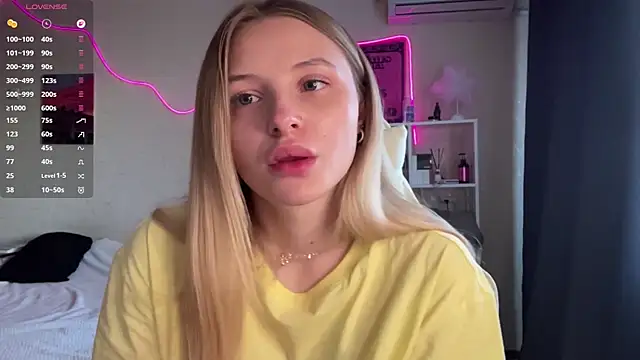 VibeVi online show from April 28, 1:04 pm