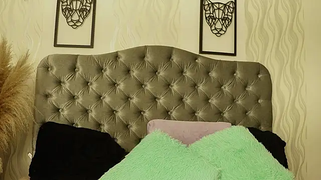 katt eyes  online show from April 22, 1:08 pm