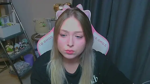 Emiliaaah online show from February 4, 5:05 pm