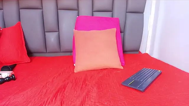 melany roberts  online show from April 22, 3:14 am