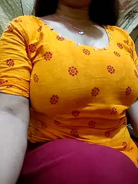 PARI51 online show from April 22, 7:55 pm