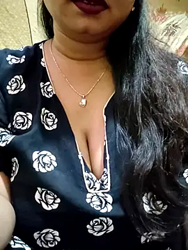 PARI51 online show from April 21, 7:54 pm