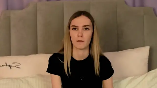 NikkiRyx online show from April 24, 3:15 pm