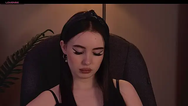 ArianaLim online show from April 24, 3:15 pm