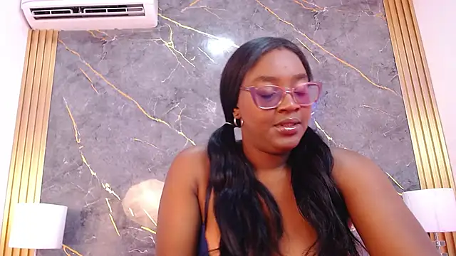 JORDAN MOOR online show from April 21, 6:04 pm