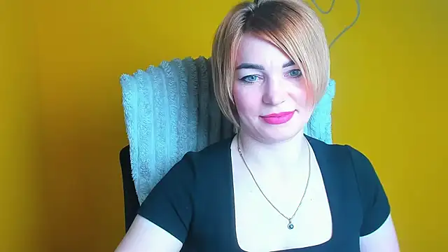 CuttieEmma online show from April 12, 6:05 am