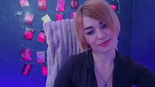 CuttieEmma online show from April 10, 6:14 pm