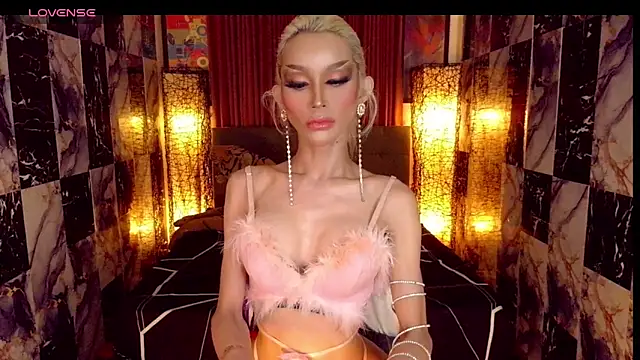 SeductiveSamanthaTS online show from June 13, 7:00 pm