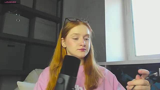 AmandaWatts online show from April 28, 5:11 am