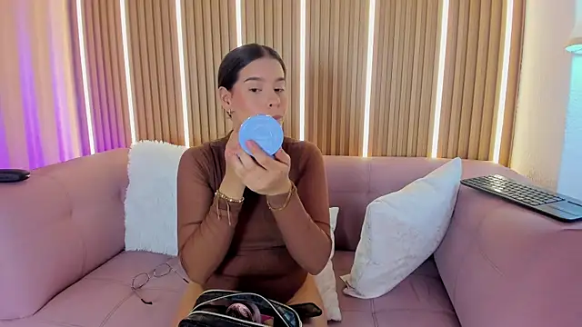 Luna Millers online show from June 3, 4:46 am
