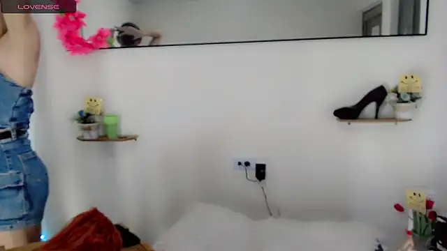 NathalialLooes online show from April 24, 5:21 am