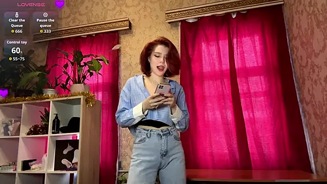 LaurynGeisinger online show from February 5, 1:47 pm