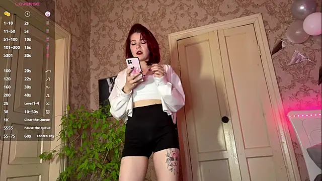 LaurynGeisinger online show from April 3, 1:53 pm