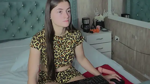 Miia Velvett online show from April 27, 5:32 pm