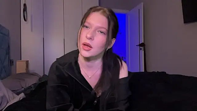 Sarahsolara online show from March 7, 4:58 pm