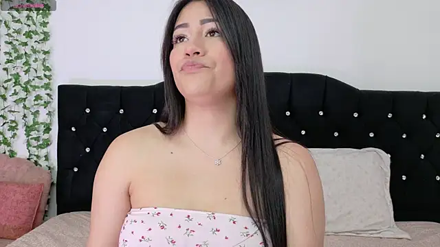 Sara kurttt online show from February 26, 2:27 pm