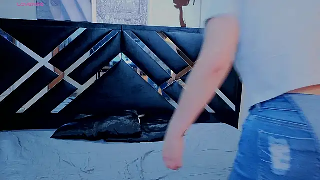 Zoe-yanin online show from April 25, 6:49 pm