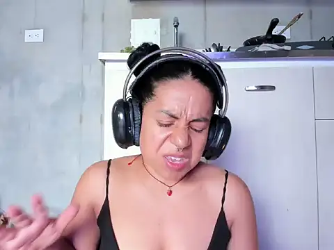 chiarafustox online show from July 10, 7:25 pm