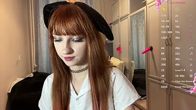 UrBabeLuna online show from April 20, 6:11 pm