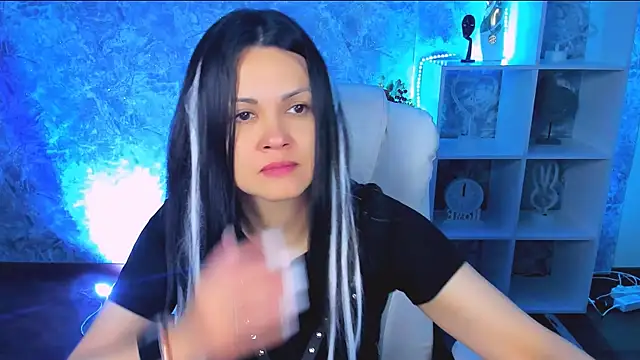 karolina robinson online show from April 26, 1:42 pm