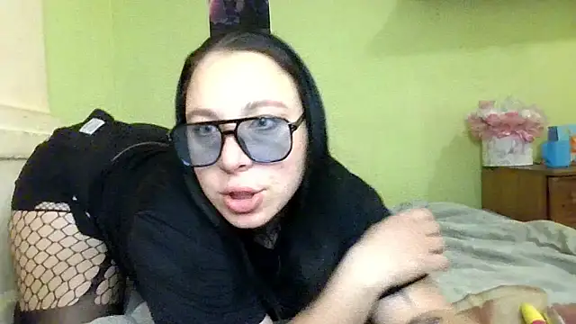 MillaSourety online show from April 21, 7:04 am