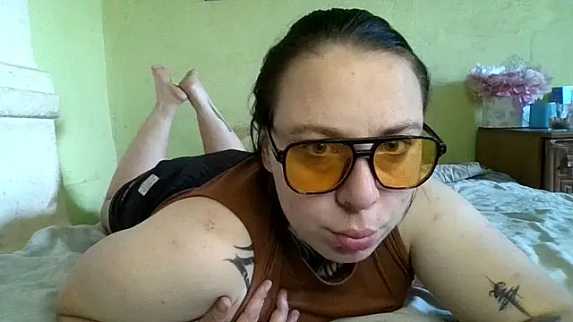 MillaSourety online show from April 22, 8:44 am