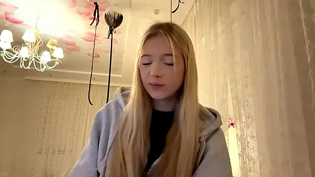 IvyArmbrister online show from March 9, 8:45 pm