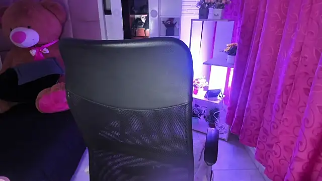 liany taylor online show from April 25, 3:20 am