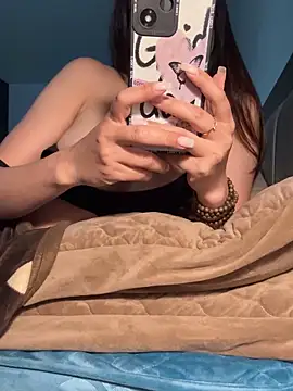 Kari8386 online show from March 11, 7:01 am