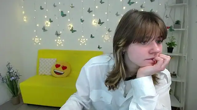 AnnaWest  online show from March 7, 8:32 am