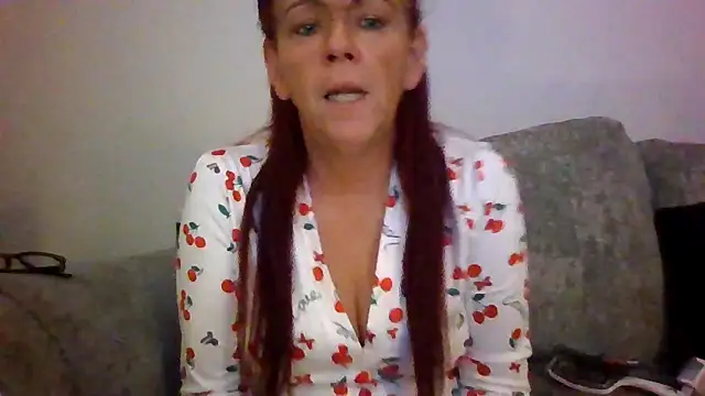 Forbidden-Irish-x online show from March 3, 8:04 pm