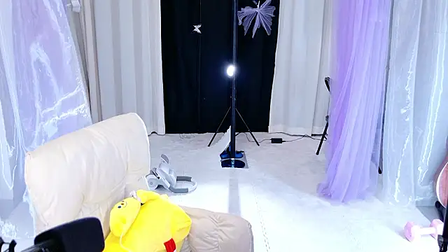 Dancer Lucky-Nini online show from February 9, 9:55 am