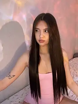 Hey Mia online show from February 5, 9:12 am