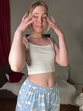 LovelyMiu online show from April 18, 7:58 pm