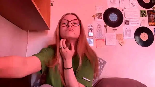 LaureenVielma online show from April 25, 1:41 pm