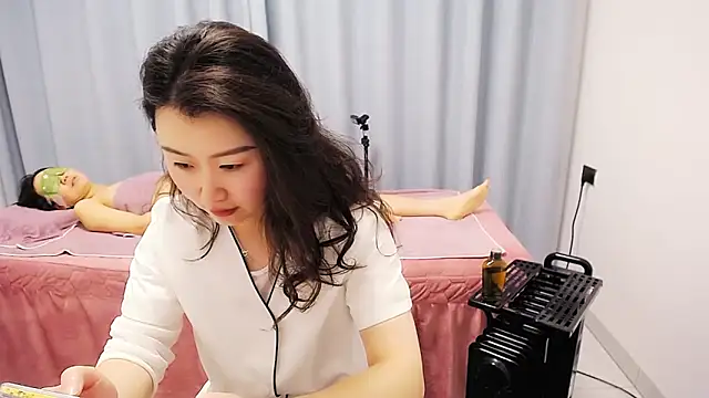 anne2026 online show from April 24, 1:19 am