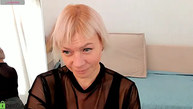 Ann Annise online show from April 26, 1:03 am
