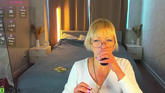 Ann Annise online show from July 10, 12:45 am