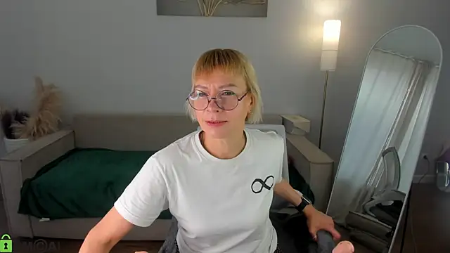 Ann Annise online show from August 1, 12:56 am