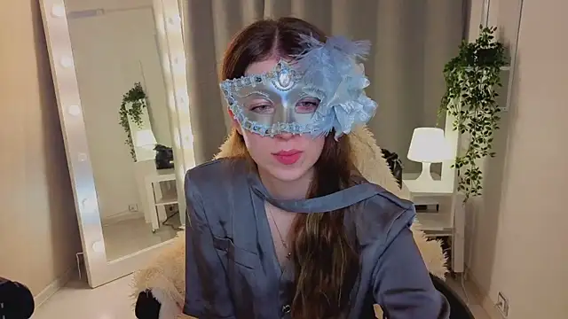 LunarDreamm online show from March 12, 2:20 pm