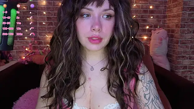 AnnaQuiin online show from May 3, 2:26 am