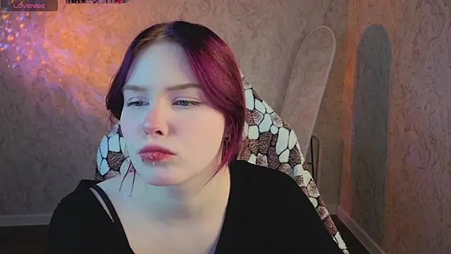 Julia Anis online show from April 29, 1:09 am