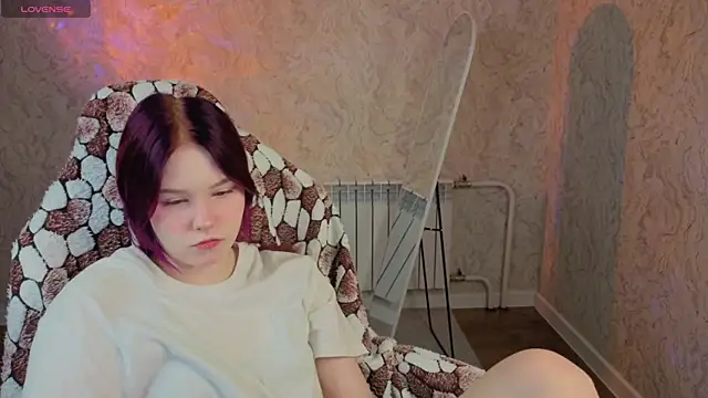 Julia Anis online show from April 26, 1:03 am