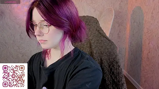 Julia Anis online show from April 22, 1:02 am