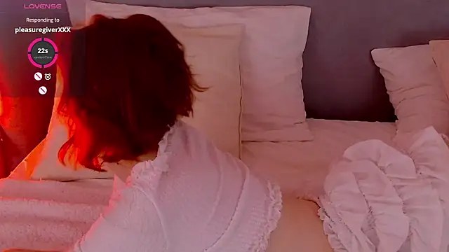 VivanWestwood online show from April 17, 9:50 pm