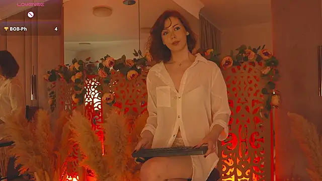 VivanWestwood online show from April 18, 7:07 pm