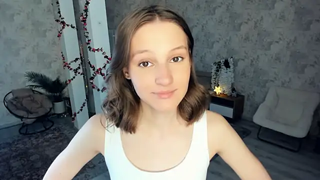 LianneBynon online show from February 17, 8:35 am