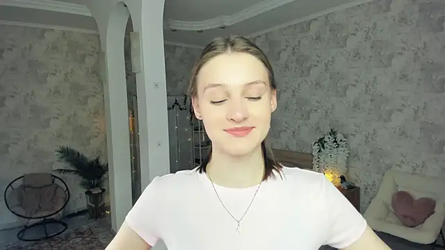 LianneBynon online show from April 20, 8:50 am